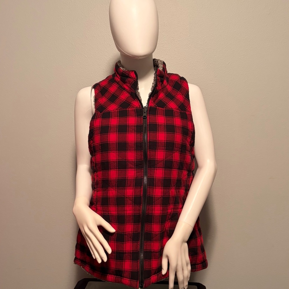 Maurices Red and Black Checkered Sherpa Lined Vest Size Lg